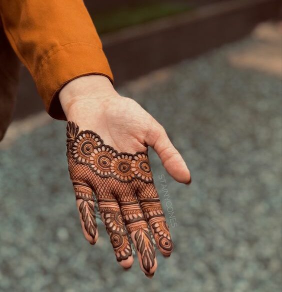 Unique half hand henna