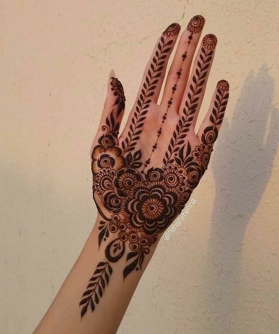 Vertical henna design for Eid