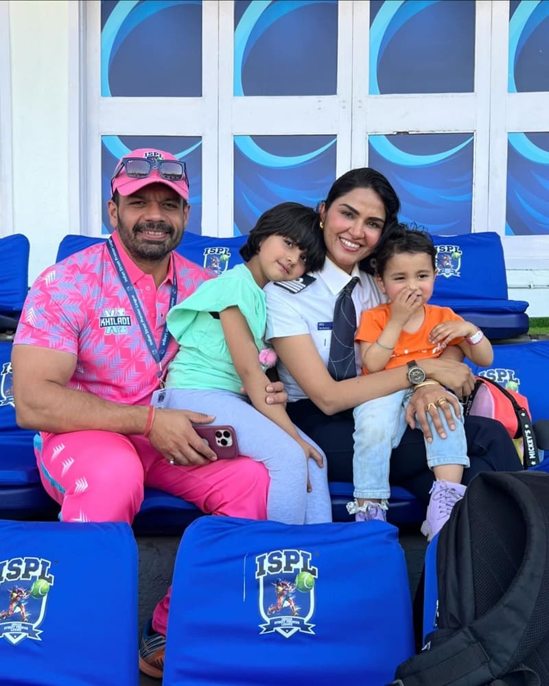 Gaurav Taneja Ritu Rathee with kids