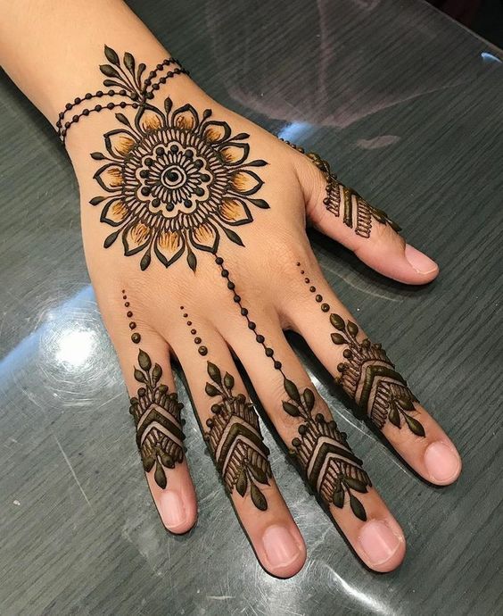 back hand stylish mehndi design
