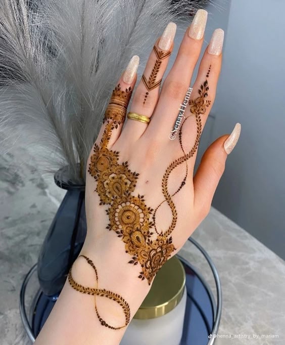 Infinity motif simple mehndi design back hand
