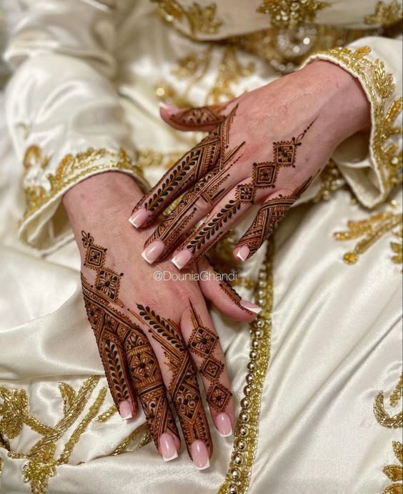 Morrocan henna design simple