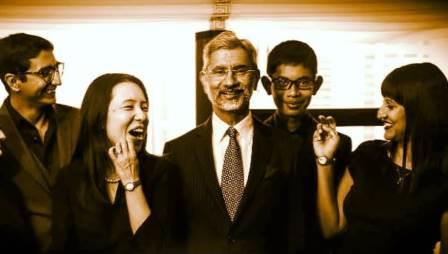 S-Jaishankar-with-his-family