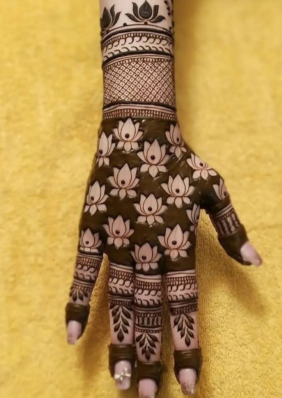 mehndi design simple