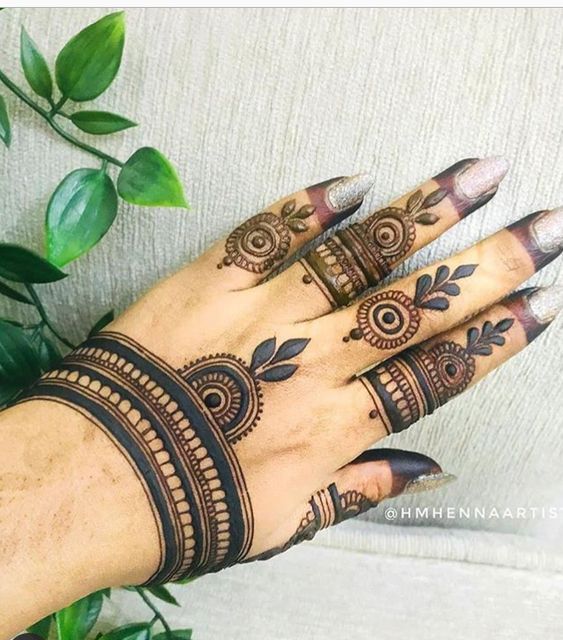 simple karwa chauth mehndi design