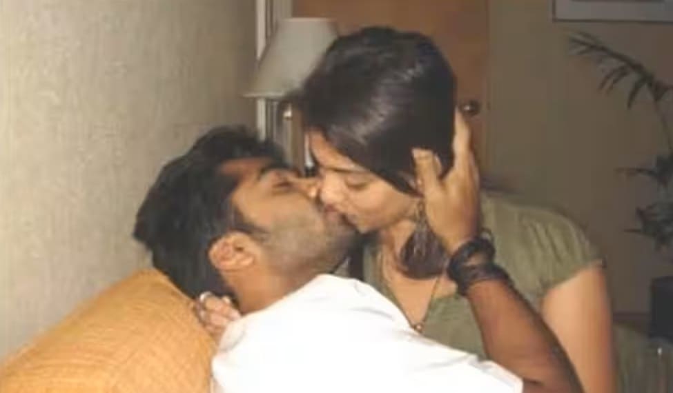 Nayanthara and Simbu kiss