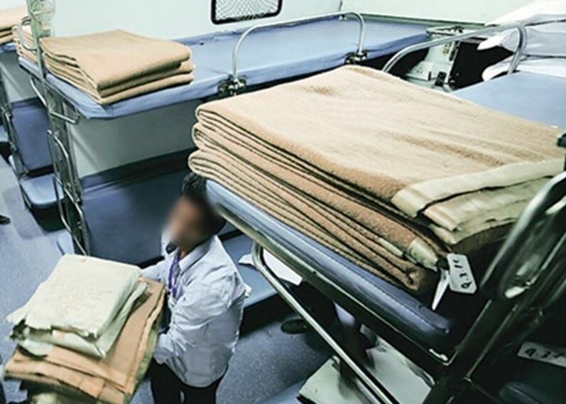 bedroll_in_trains