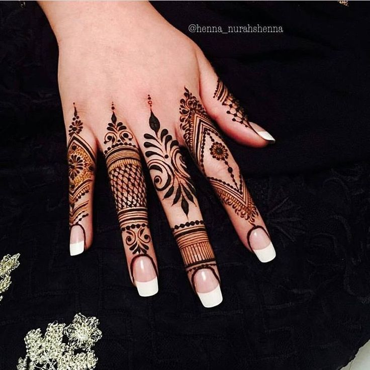 finger henna design for backhand