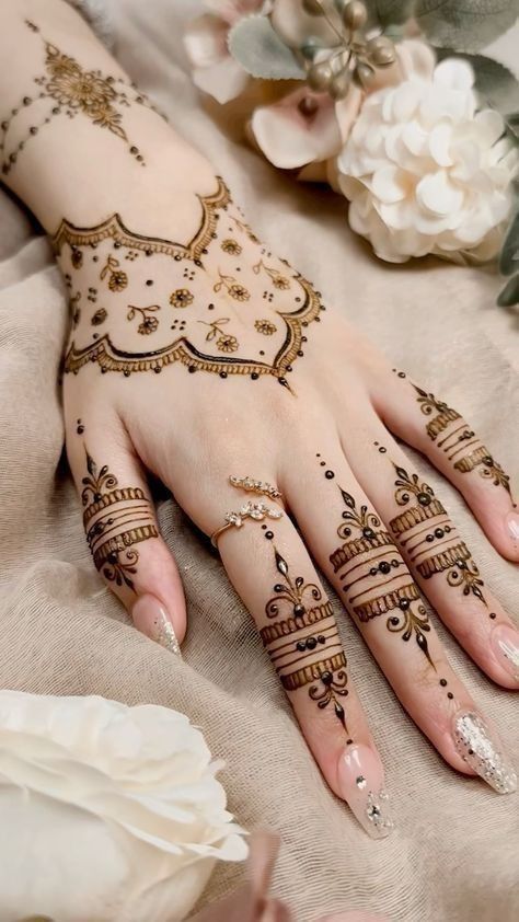 finger henna design for front hand
