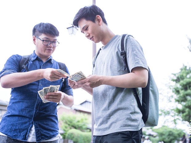 friends-borrowing-money