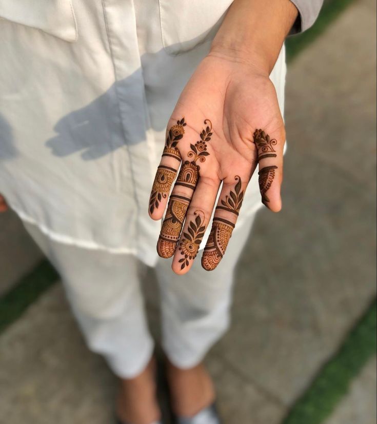 simple finger deisgn front hand