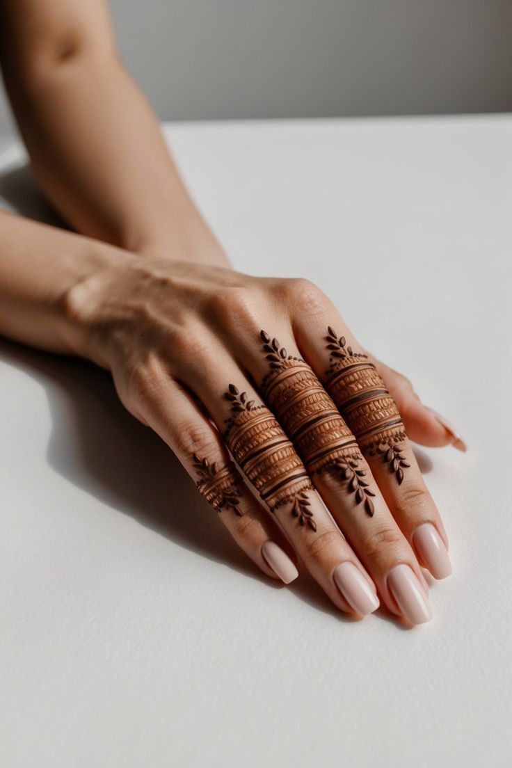 simple finger mehndi design