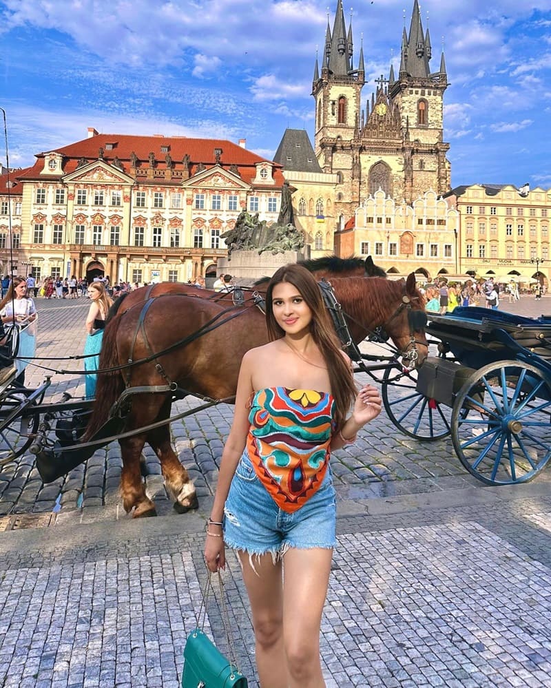 Agrata Sharmma - Kumar Vishwas daughter