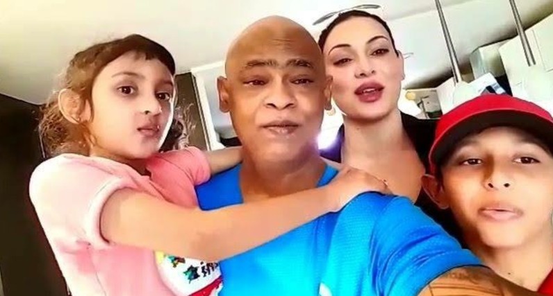 Vinod kambli family