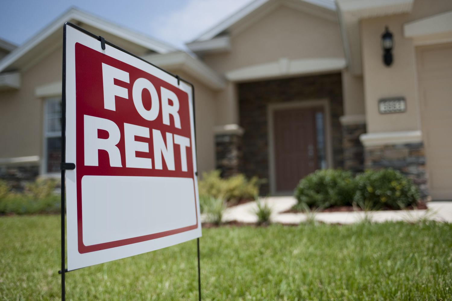 Woman gets rejected by renter for having a 'serious' boyfriend