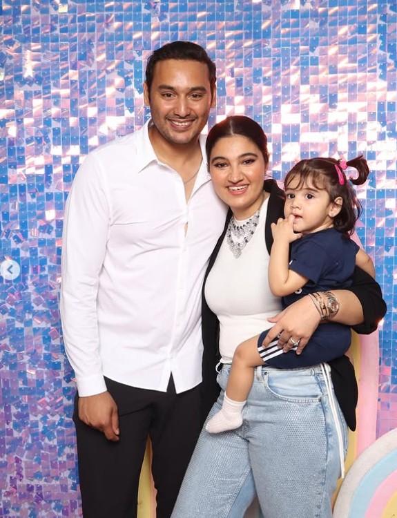 Anam mirza family