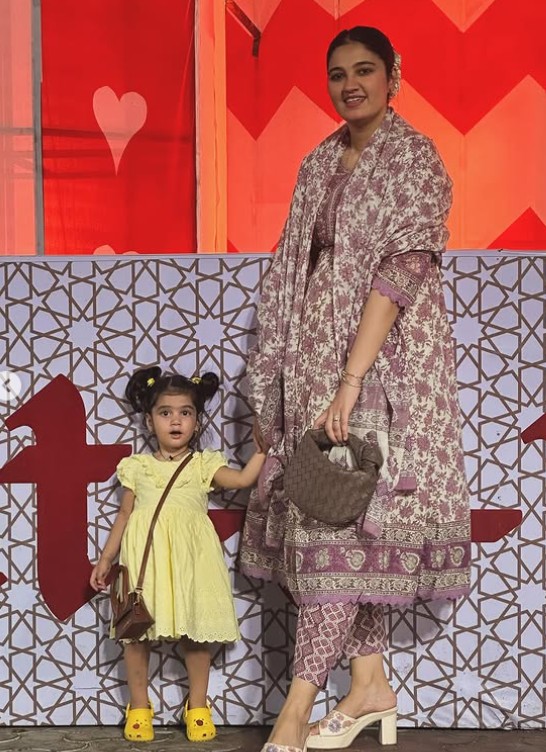 Anam mirza with daughter Dua