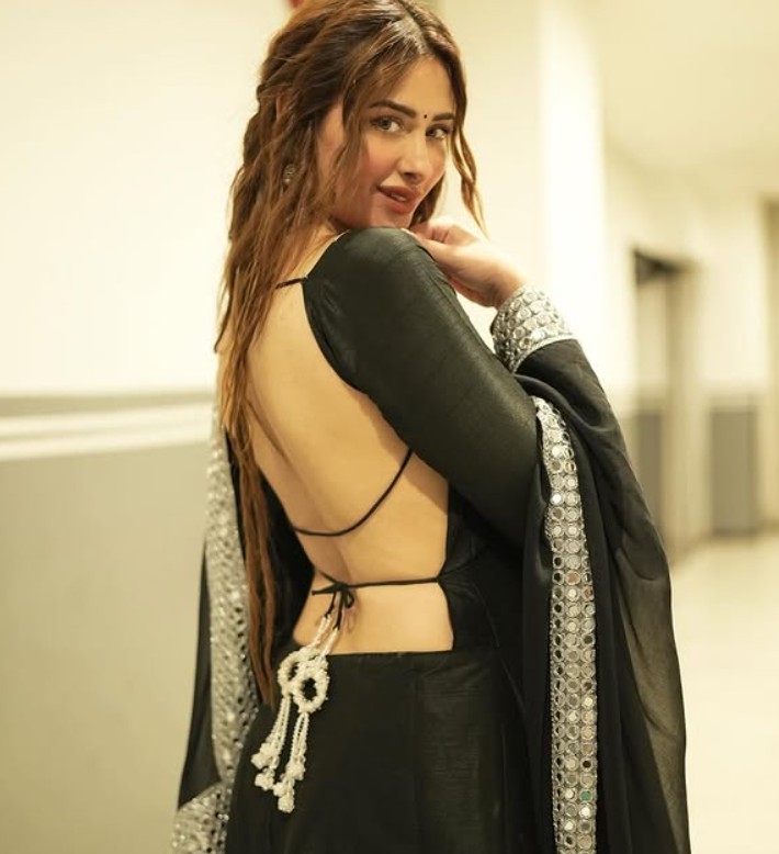 Mahira Sharma and Mohammed Siraj