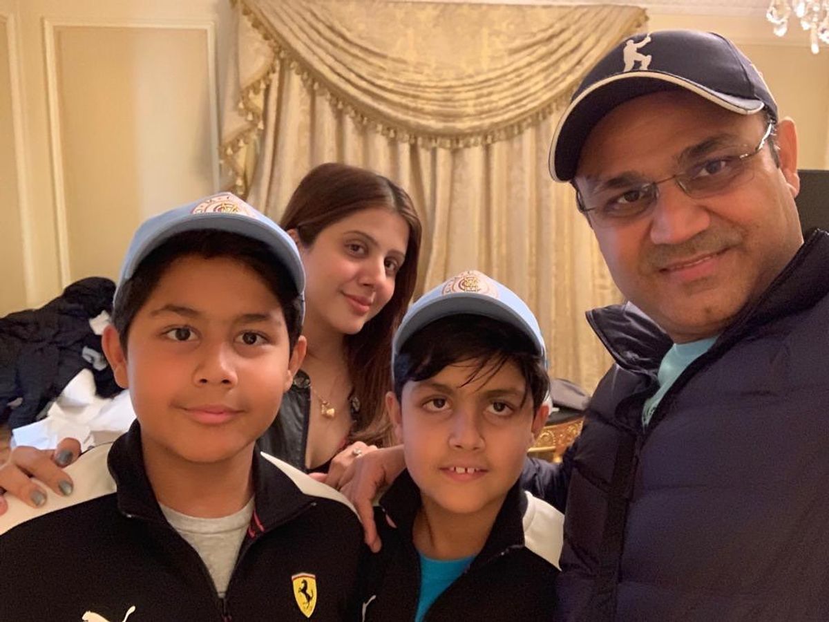 Sehwag-aarti-family