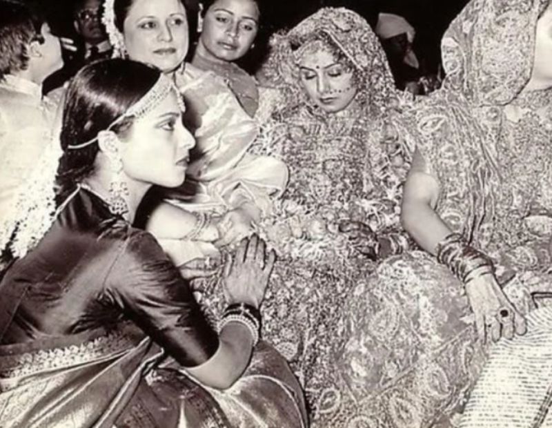 rekha with mangalsootra and sindoor (2)