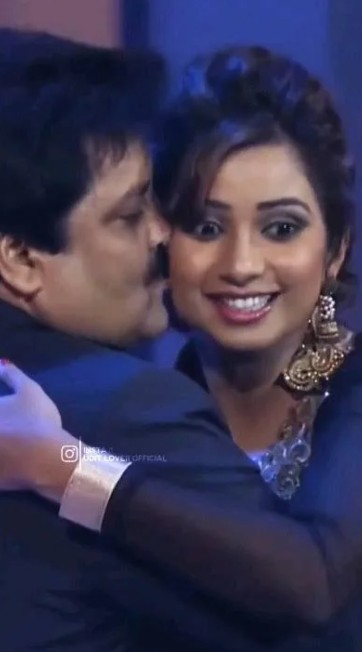 Udit Narayan kissing Shreya Ghosal