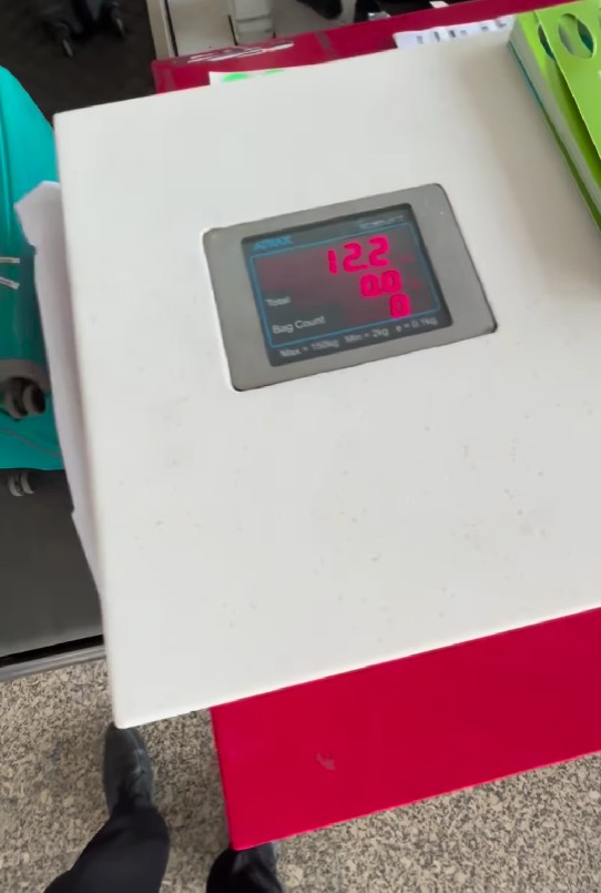 bag shows different weights in different machines at airport