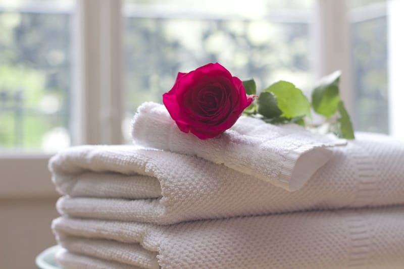 towel with rose