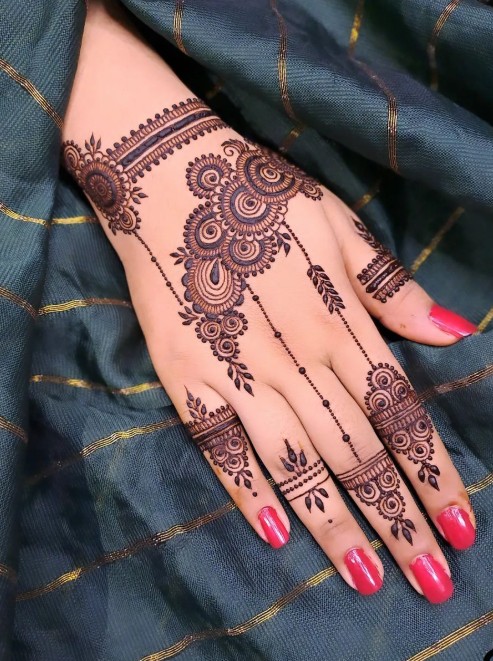 trendy spiral mehndi designs