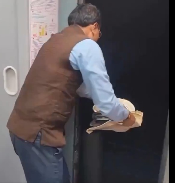 Railways staff throwing trash on tracks