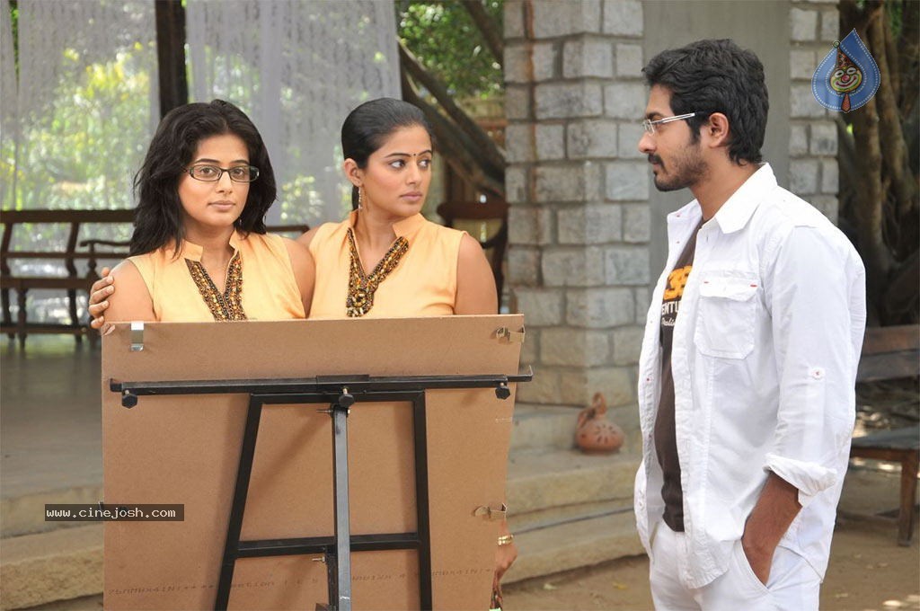 chaarulatha_horror movie on conjoint twin