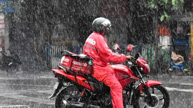 Zomato-to-Introduce-Extra-Rain-Charge-for-Gold-Members