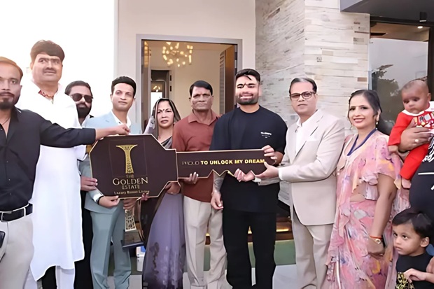 Rinku-Singh-With-House-Key