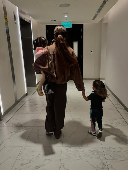 izabelle Liete with her daughters
